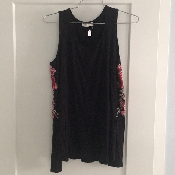 Cold Shoulder top - Picture 1 of 5